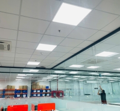 Tổng vệ sinh Kính và khu Văn Phòng tại khu công nghệ cao